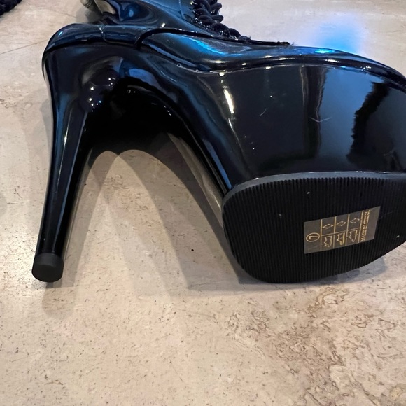 New Pleaser Thigh High Size 7 - Picture 3 of 3